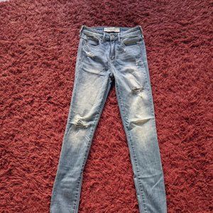 Abercrombie & Fitch Destroyed Skinny Jeans